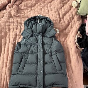 Like new Wunderpuff lululemon vest, size 6. Color is a blue/grey